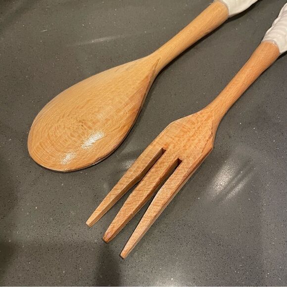 Salad servers with village scene - Picture 8 of 8